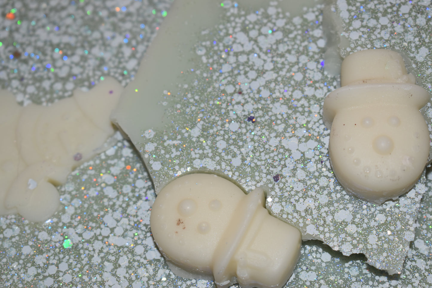 Glistening snowman brittle